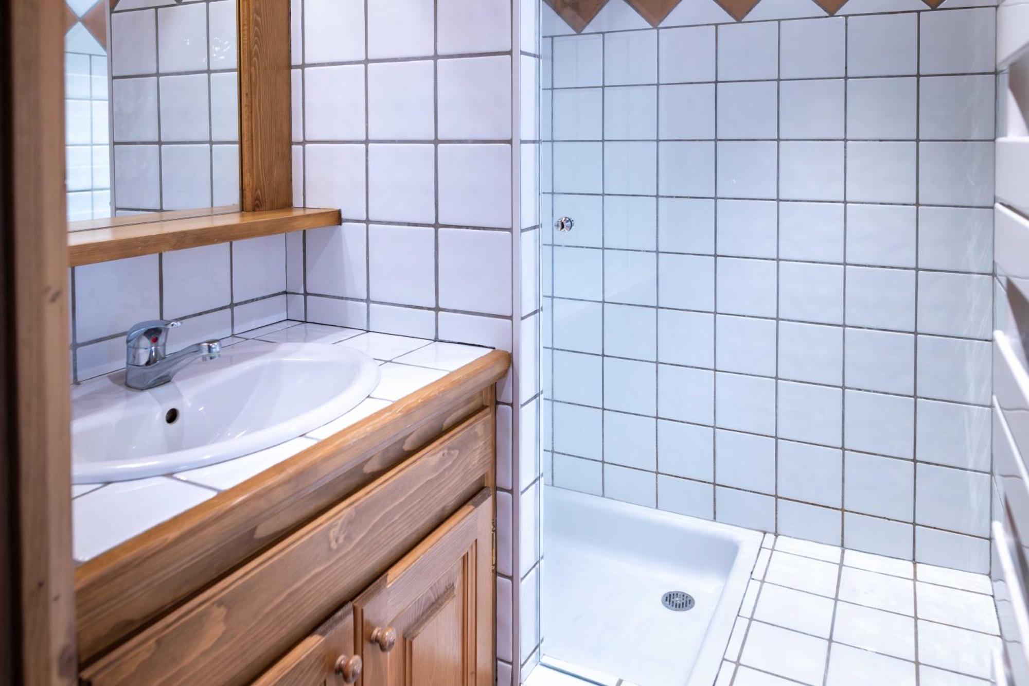 Warm 2-Bedroom Apartment Near The Tourist Office Межев Экстерьер фото